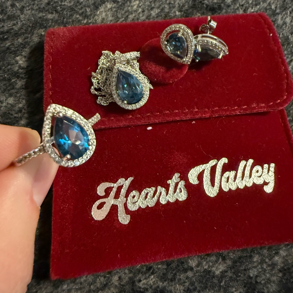 Sapphire teardrop set